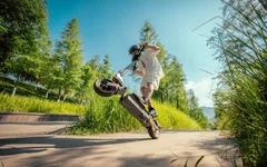 Чистый электрический скутер